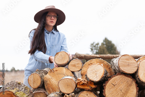 Fotografie Woman engages in sustainable farming while rewilding her rural lifestyle on a sm
