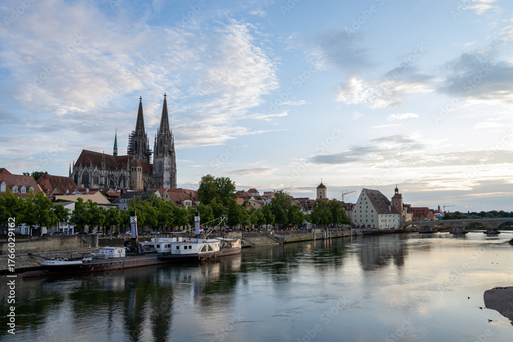 Obraz premium Regensburg am späten Nachmittag