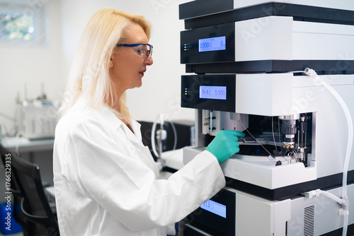 Maintenance process of chromatography system in pharmaceutical and biochemical laboratory.