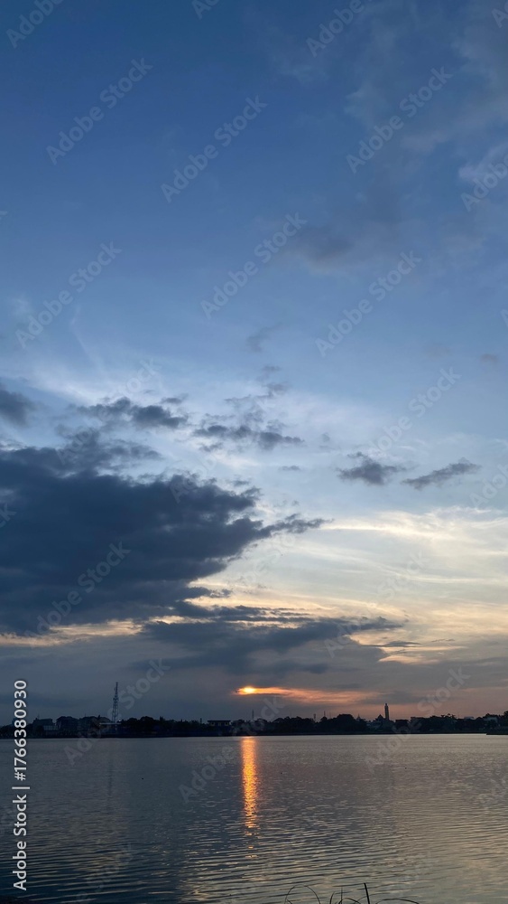 Fototapeta premium sunset over the sea
