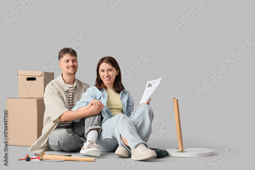 Young couple with instructi...