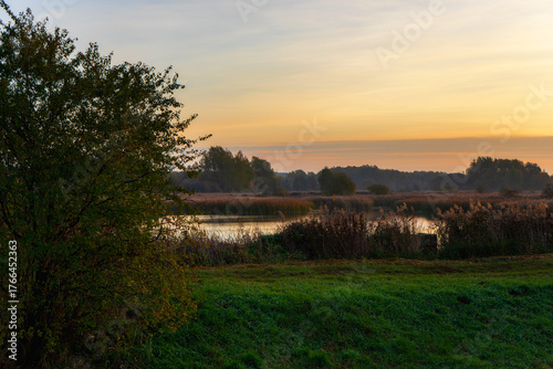 Jesienny poranek nad Stawami Dojlidzkimi, Podlasie, Polska