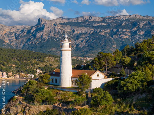 Faro de Cap Gros en el Puerto de Sóller, Mallorca, Islas Baleares
