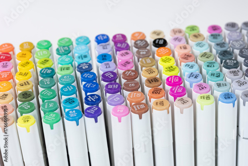 整列されたカラーマーカーペン4 Aligned Color Art Marker Pens