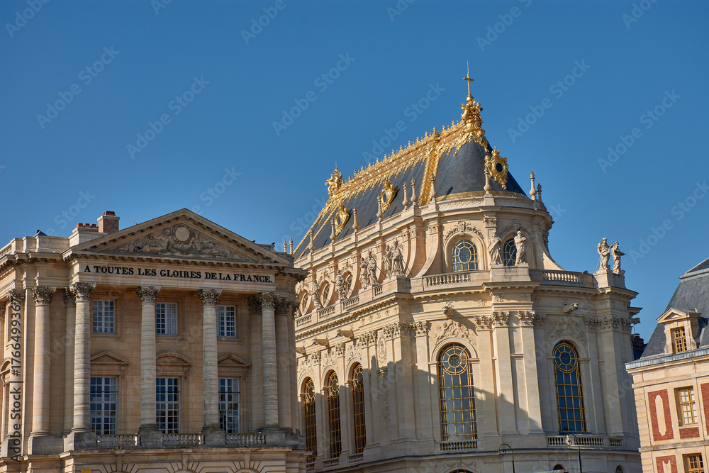 Obraz premium Exterior view of the Royal Chapel of the Palace of Versailles with Corinthian columns and sculptures on a sunny day