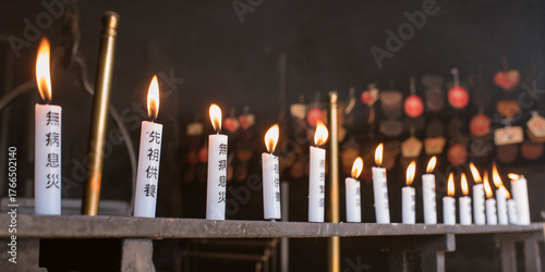 仏教寺院　お供えされた祈願ローソク　宮島・弥山の霊火堂