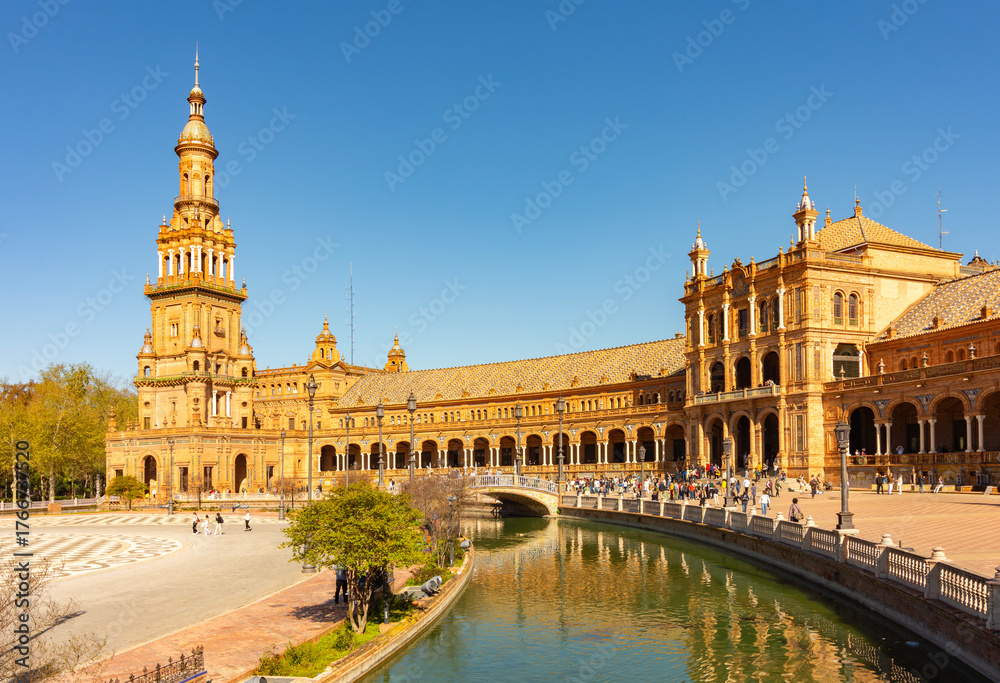 Fototapeta premium Architecture and canals of Spain square in Maria Luisa park, Seville, Spain