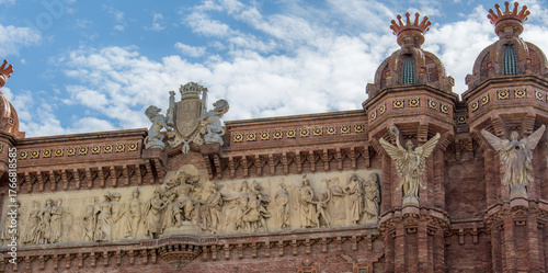 Canvas Print Architectural details of the Arc de Triomf in Barcelona under a bright blue sky