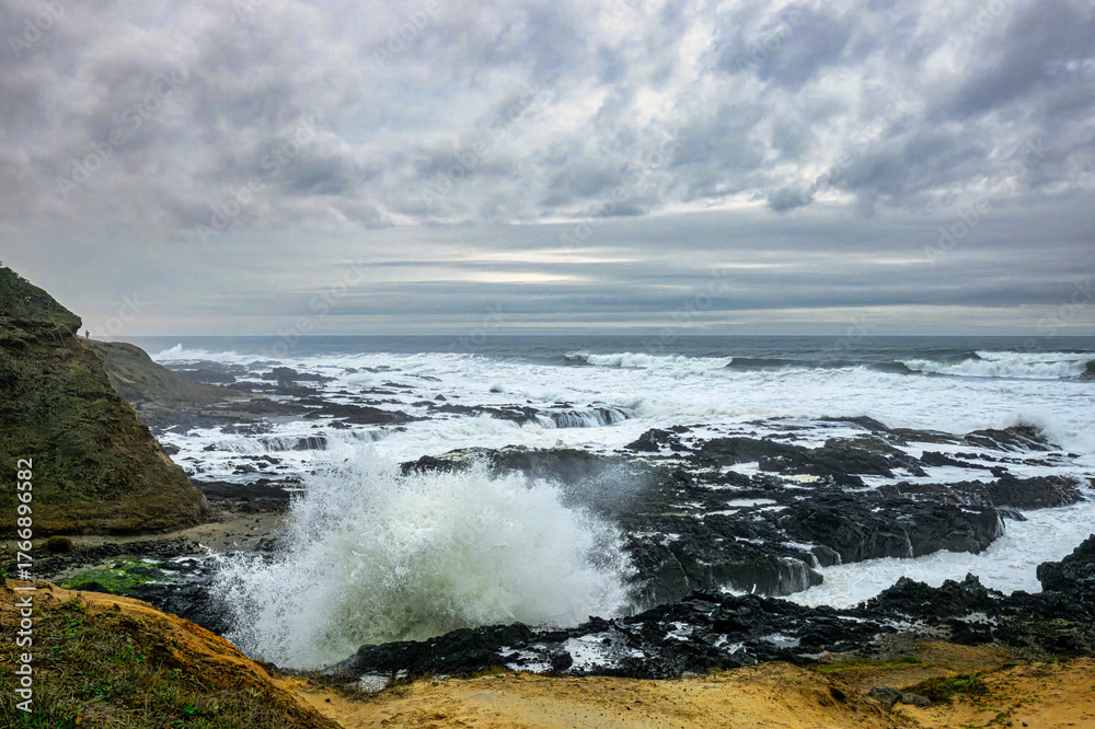 Obraz premium storm over the ocean
