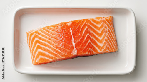 Schnitzel, Schweineschnitzel, paniert, gebraten, Fleischgericht, Hausmannskost, traditionell, deutsch, Klassiker, Mittagessen, Abendessen, deftige Küche, paniertes Fleisch, knusprig, goldbraun, Braten