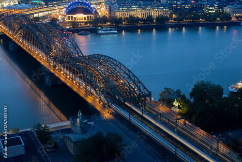 Photos Evening view of Hohenzollern Bridge in the sunset