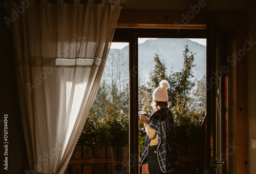 Fotografie woman enjoying hot cup of tea on terrace in winter mountains ski holiday lodging