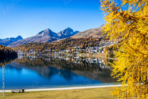 Herbst im Engadin in Graubünden in der Schweiz