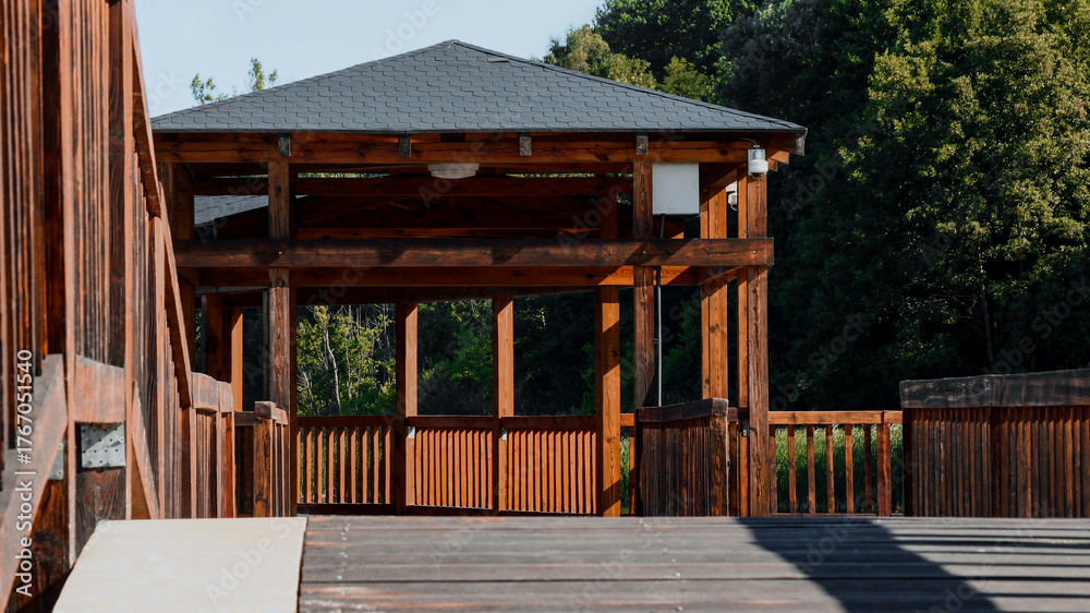Naklejka premium Wooden Lakeside Pavilion and Pier as a Summer Travel and Relaxation Destination