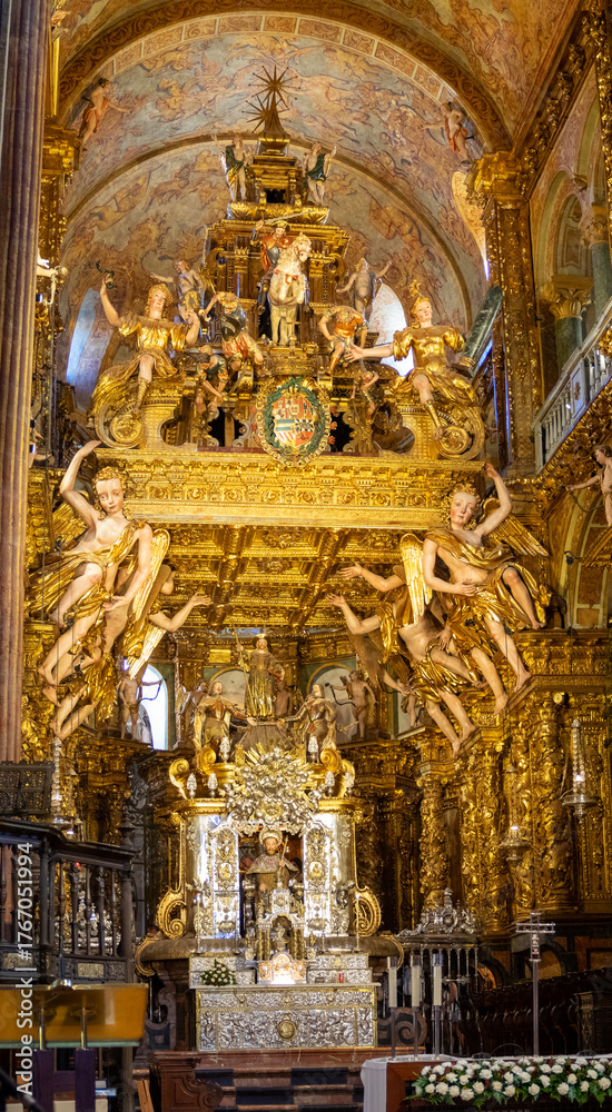 Obraz premium The high altar of the Santiago de Compostela Cathedral