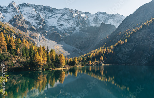 Foliage al Lago Aviolo in Val Camonica in autunno