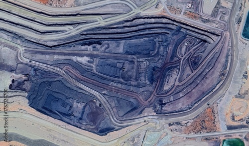 Foto Olympic Dam Mine, Australia: High-Resolution Aerial View of Industrial Complex a