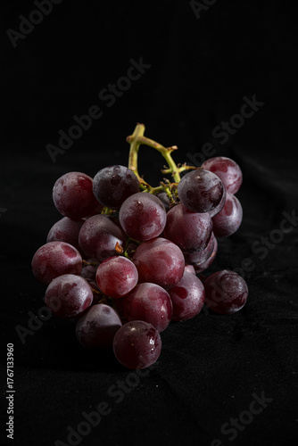 Obraz na plátně A Bunch of Grapes on a Black Background