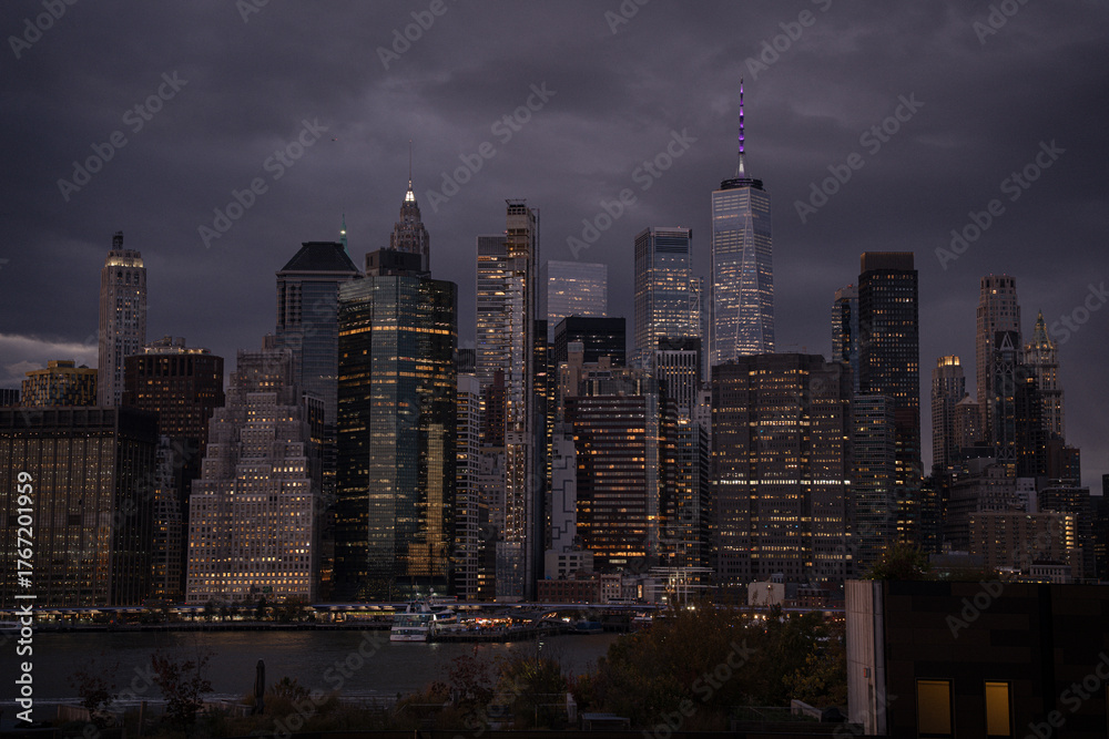 Fototapeta premium New York city skyline at night 