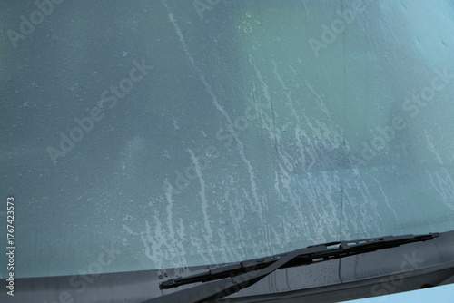 車にフロントガラスの結露