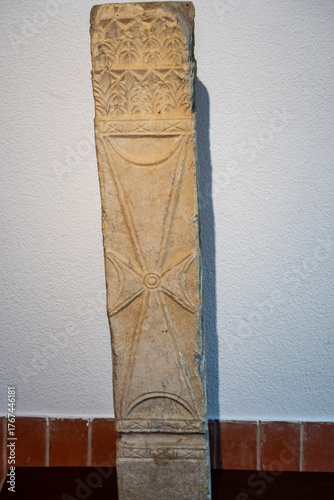 Φωτογραφία Hispano-Visigothic altarpiece, marble, 7th century, Santa María de Wamba, Visigo