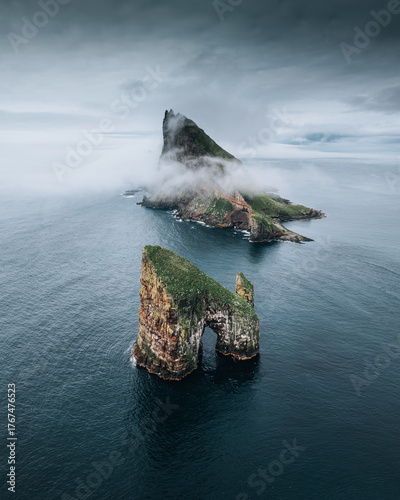 Tindhólmur and Drangarnir