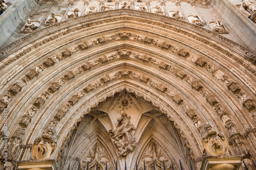 Obraz premium Magnificent historic facade of the Cathedral of Saint Mary of Toledo, Spain.