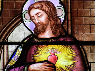 Leinwandbilder Buntglas Farbenprächtige Bleiverglasung mittelalterlicher Kirche  © Fred
