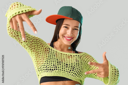 Female hip-hop dancer in ca...