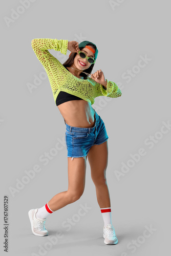 Female hip-hop dancer in ca...