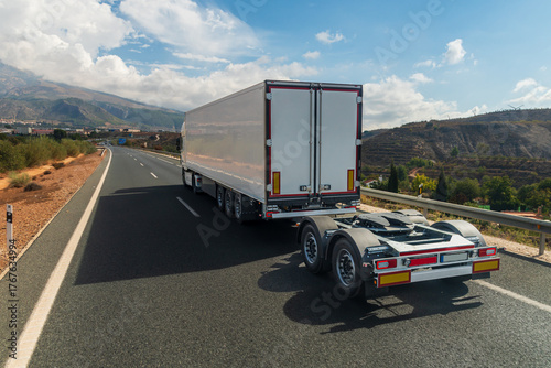 Dolly with fifth wheel attached to a semi-trailer for double trailer combination (duo-trailer system)