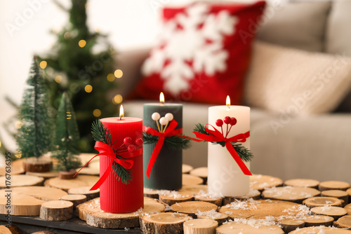 Festive christmas candles w...