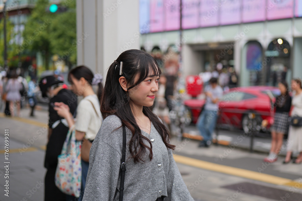 Fototapeta premium Street scene of young woman strolling in Harajuku