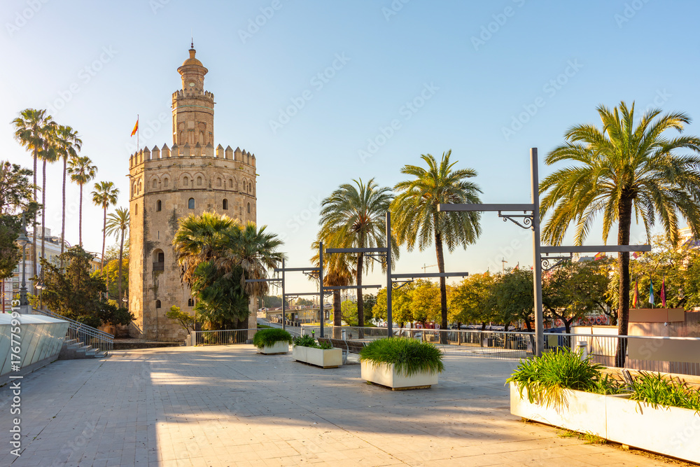 Naklejka premium Tower of Gold (Torre del Oro) on Guadalquivir river embankment, Seville, Spain