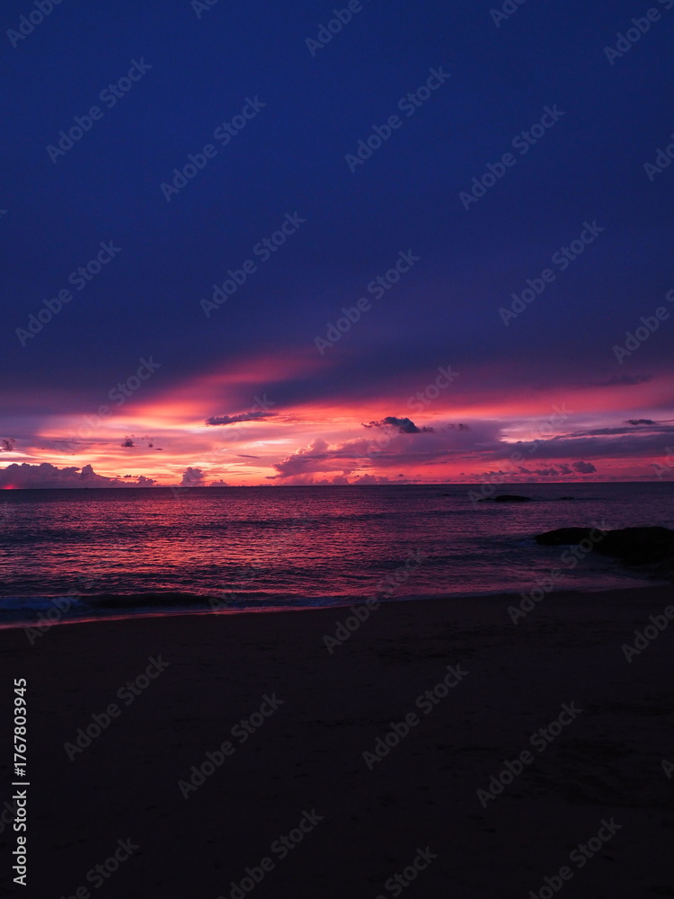 Fototapeta premium Purple Sunset Over Phuket Beach