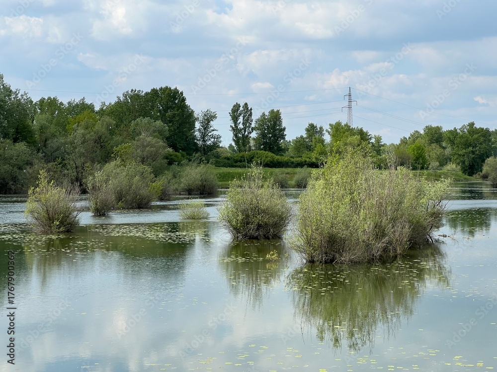 Obraz premium Orešje Lake or artificial lake Oresje (Zagreb County, Croatia) - Oresje-See oder künstlicher See Oresje (Kroatien) - Umjetno jezero Orešje (Sveta Nedelja, Hrvatska)