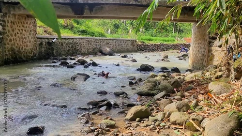 a video of the rushing flow of a clear and refreshing river	