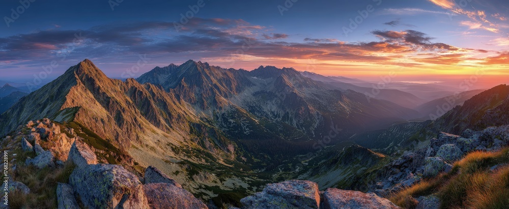 Obraz premium Mountain vista at sunrise (3)