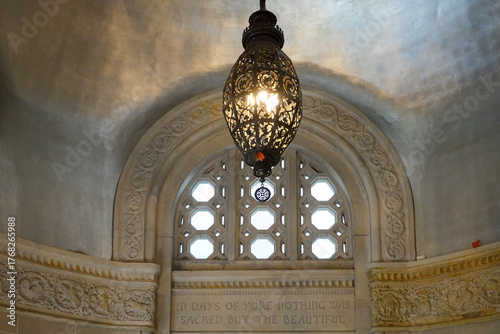 Papier peint Ornate chandelier beneath vaulted stone ceiling