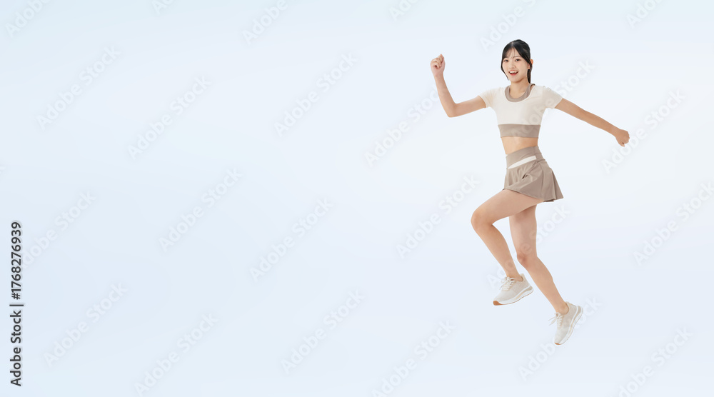Obraz premium ジャンプするスポーツウェアの女性の全身写真（切り抜き背景透過PNGも販売しております。↓作成者リンクから「PNG」で検索してください）