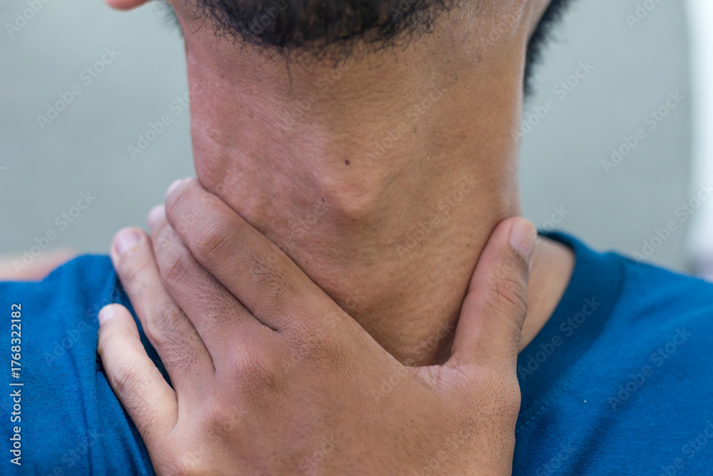 Obraz premium Young man with a sore throat