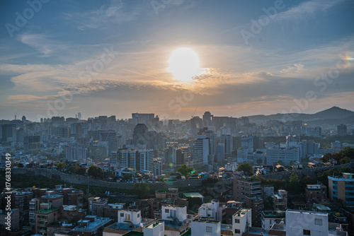 Canvas Print Seoul's Namsan Tower and its surrounding cityscape during the autumn day