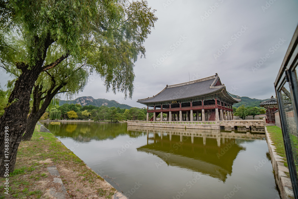 Fototapeta premium Traditional Water Pavilion 