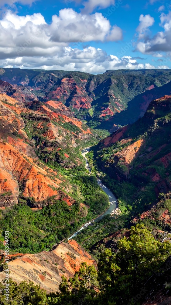 Naklejka premium Scenic canyon with colorful rock formations under a bright blue sky
