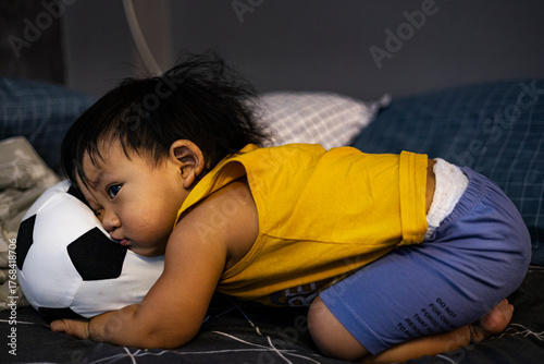 Billede på lærred Pouting Toddler In Bored Pause
