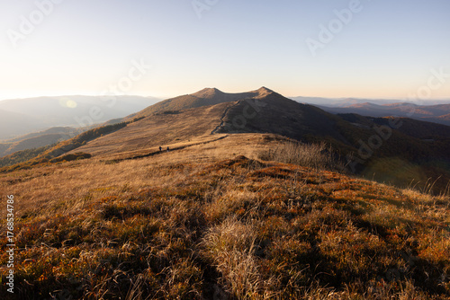 Fototapeta Naklejka Na Ścianę i Meble -  Zachód słońca nad połoninami, Bieszczady, Polska. Sunset over the high mountain meadows, Bieszczady, Poland.