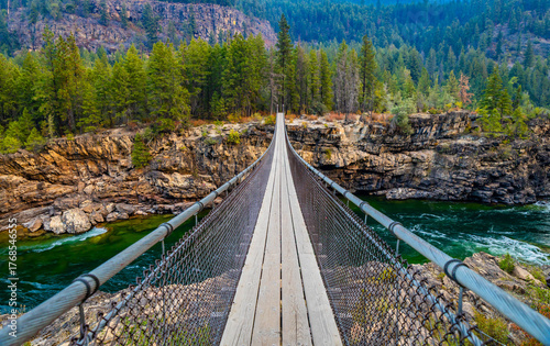 Quadro su tela Scenic View of Kootenai Falls Suspension Bridge