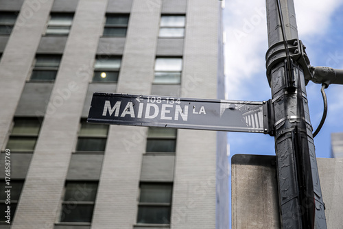 New York City street sign, Maiden Lane
