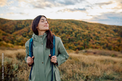 Εκτύπωση καμβά Woman with eyes closed, enjoying fresh air and tranquility while hiking in peace