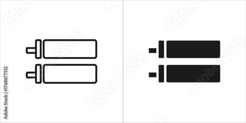Two parallel rectangular battery icons, one outlined and one filled